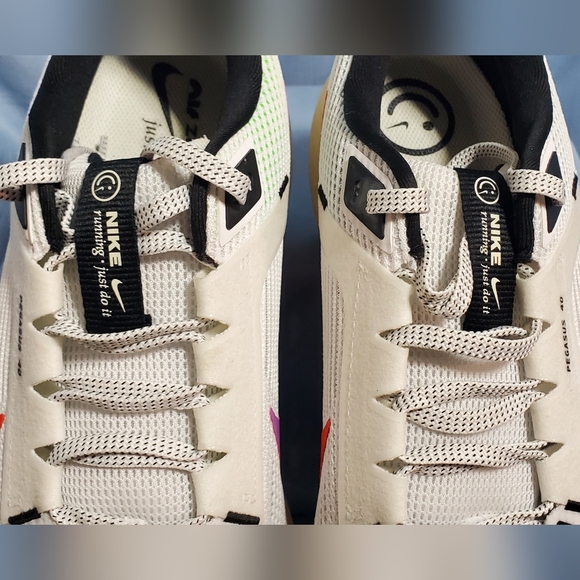 Nike Air Zoom Pegasus 40 PRM Men's Size 13 White Multicolor running FJ1051 100 - Picture 8 of 10